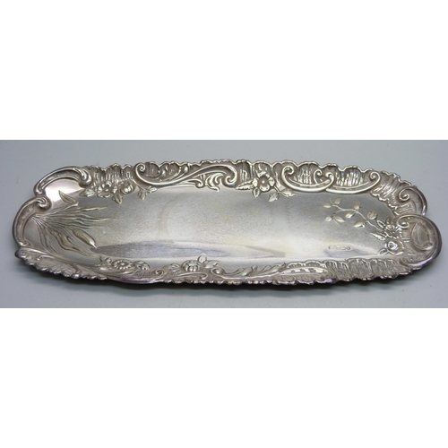 1079 - A silver pen tray, Sheffield 1990, 103g