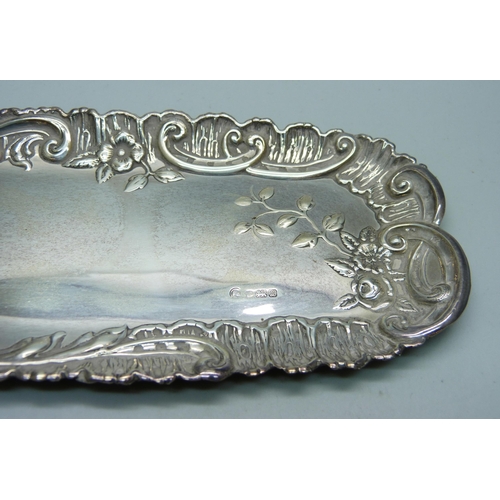 1079 - A silver pen tray, Sheffield 1990, 103g