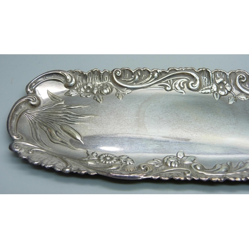 1079 - A silver pen tray, Sheffield 1990, 103g