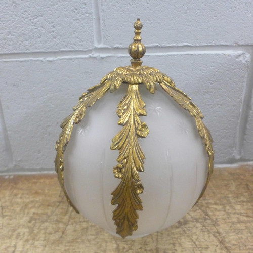 1081 - An Edwardian entrance light fitting **PLEASE NOTE THIS LOT IS NOT ELIGIBLE FOR IN-HOUSE POSTING AND ... 