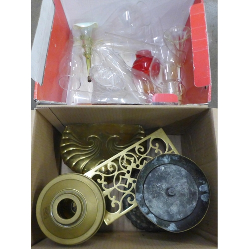 1128 - An oil lamp base, brass trivets and a box of oil lamp chimneys and glass **PLEASE NOTE THIS LOT IS N... 