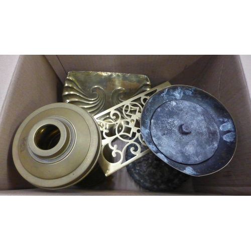 1128 - An oil lamp base, brass trivets and a box of oil lamp chimneys and glass **PLEASE NOTE THIS LOT IS N... 