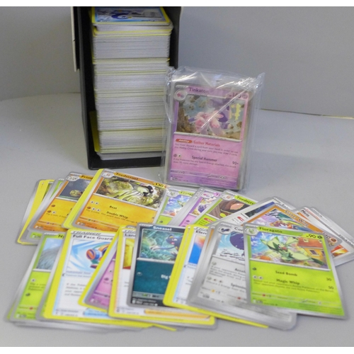 642 - Five hundred Pokemon cards including holographic