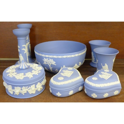 660 - A collection of 1950s/1960s Wedgwood Jasperware, a pair of candlesticks, two vases, three pots and a... 