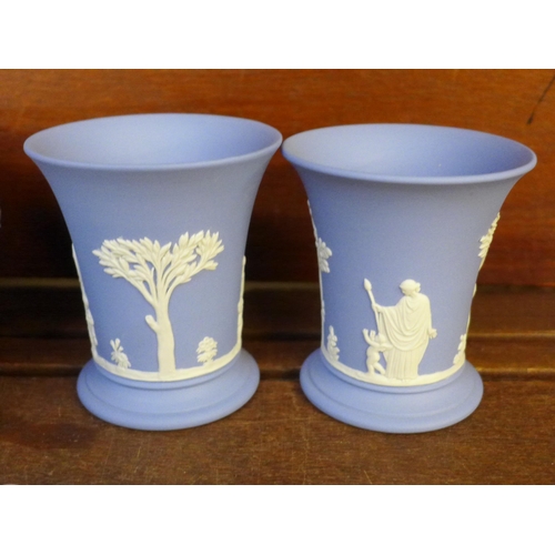 660 - A collection of 1950s/1960s Wedgwood Jasperware, a pair of candlesticks, two vases, three pots and a... 