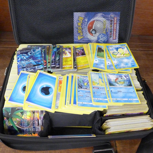 686 - A large collection of approximately 2000 Pokémon cards including 64 Jungle Set, 62 Fossil Set, 82 Te... 