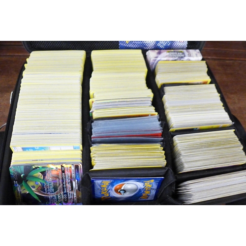 686 - A large collection of approximately 2000 Pokémon cards including 64 Jungle Set, 62 Fossil Set, 82 Te... 