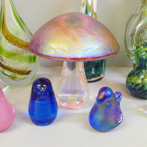 688 - A collection of glass paperweights and vases including M'dina