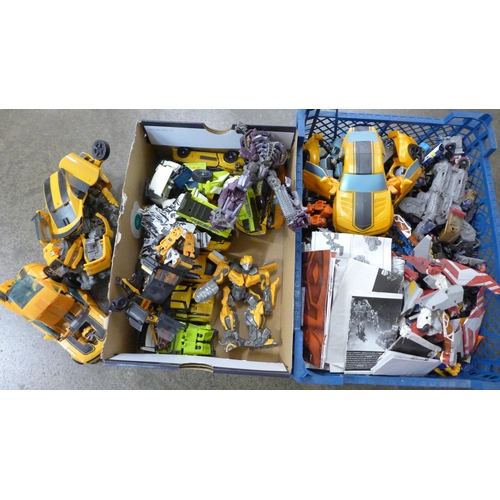 695 - A collection of Transformer toys