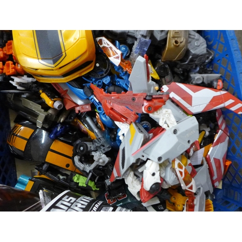 695 - A collection of Transformer toys