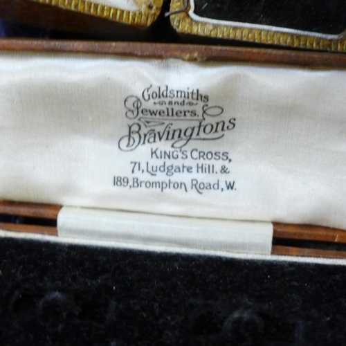 737 - A collection of vintage jewellery boxes