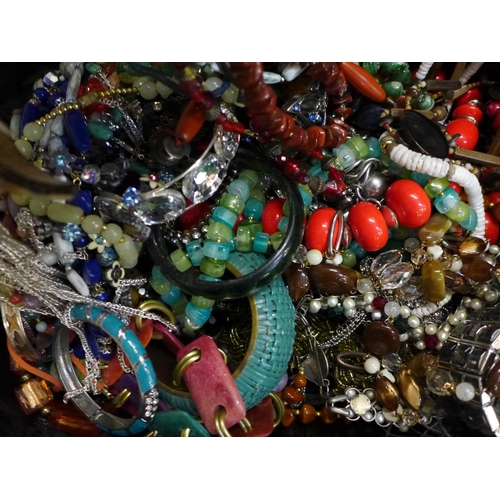 745 - A collection of costume jewellery