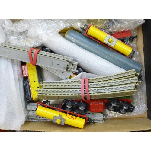 746 - Model rail; Marklin, Fleischmann, Trix, Lone Star, two kiosks and a locomotive, etc.