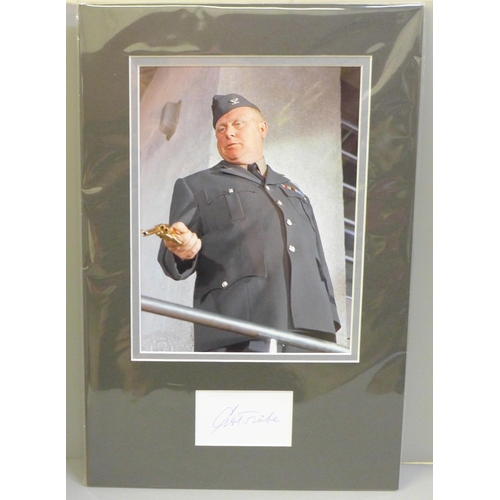 769 - A Gert Fröbe (Goldfinger) autographed display, (no COA)