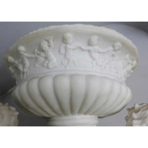 779 - A Cherub table centerpiece pedestal bowl, 28cm