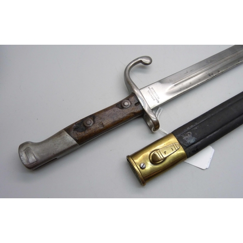 823 - A German bayonet, the blade marked Weyersberg Kirschbaum & Cie., Solingen, with scabbard