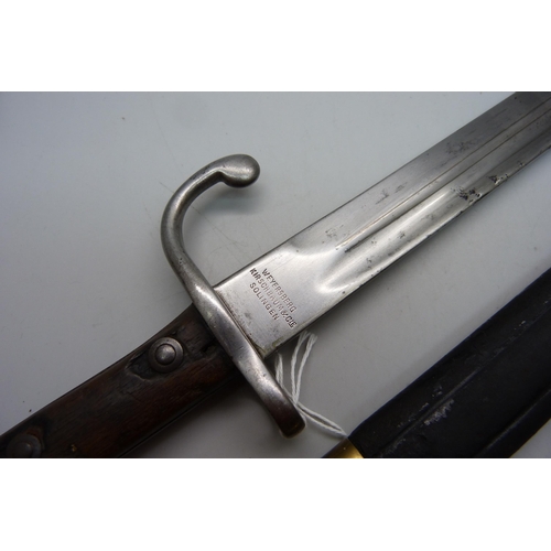 823 - A German bayonet, the blade marked Weyersberg Kirschbaum & Cie., Solingen, with scabbard