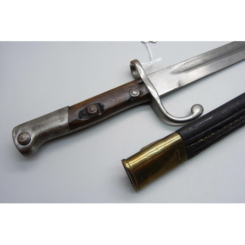 823 - A German bayonet, the blade marked Weyersberg Kirschbaum & Cie., Solingen, with scabbard