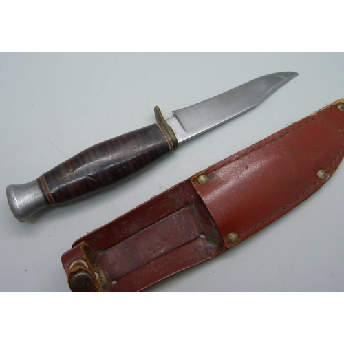 827 - A vintage dagger with scabbard