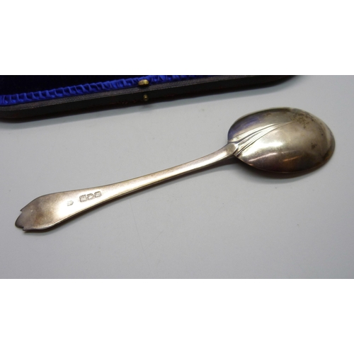 846 - A pair of silver Arts and Crafts spoons, London 1903 by George Jackson and David Fullerton, retailed... 