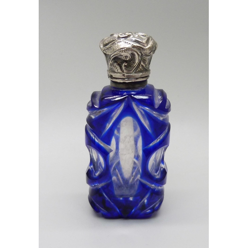 852 - A blue glass scent bottle, with inner stopper, 7cm, the top not marked