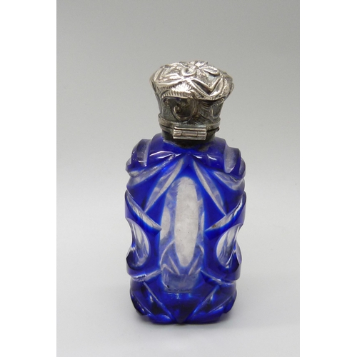 852 - A blue glass scent bottle, with inner stopper, 7cm, the top not marked