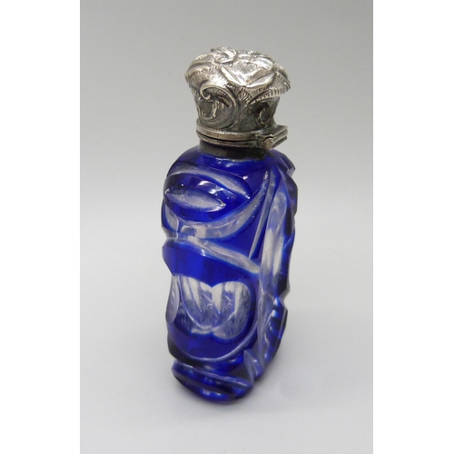 852 - A blue glass scent bottle, with inner stopper, 7cm, the top not marked