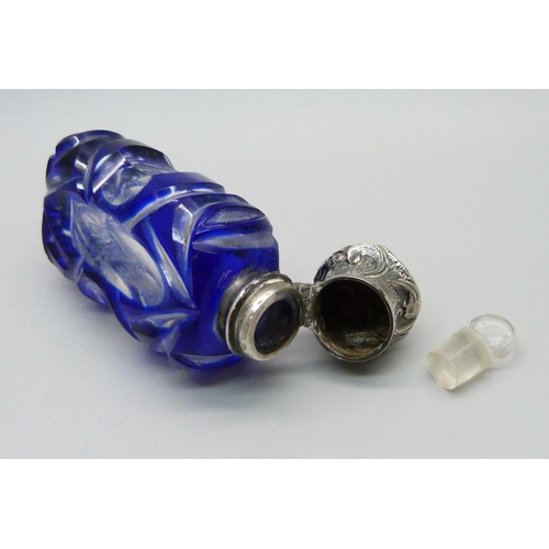 852 - A blue glass scent bottle, with inner stopper, 7cm, the top not marked