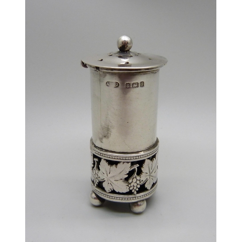 857 - An A.E. Jones silver pepper with green glass liner, Birmingham 1908, 43g