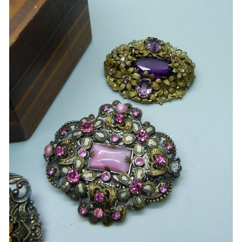 874 - A collection of vintage filigree brooches, one lacking pin