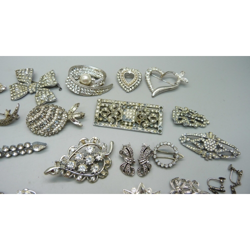 877 - A collection of diamante jewellery