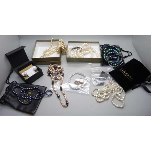 878 - A collection of modern pearl jewellery including Honora collection bracelets, earrings, freshwater p... 