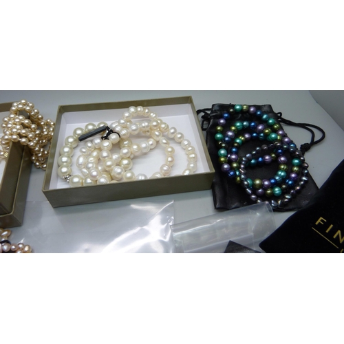 878 - A collection of modern pearl jewellery including Honora collection bracelets, earrings, freshwater p... 