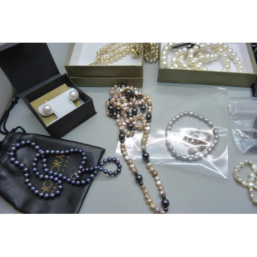 878 - A collection of modern pearl jewellery including Honora collection bracelets, earrings, freshwater p... 