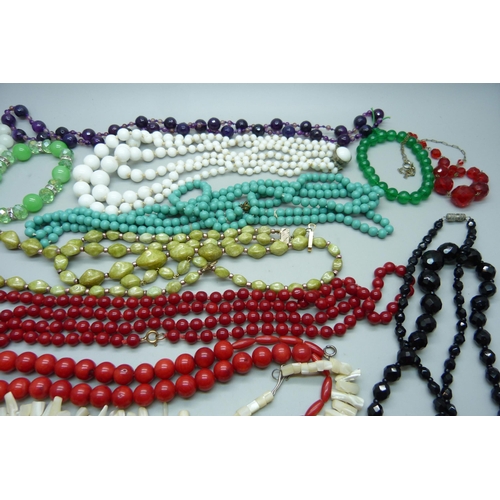 885 - Glass bead necklaces, etc.