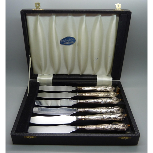 888 - Six silver handled knives, cased