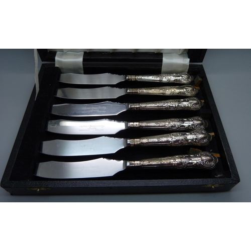 888 - Six silver handled knives, cased