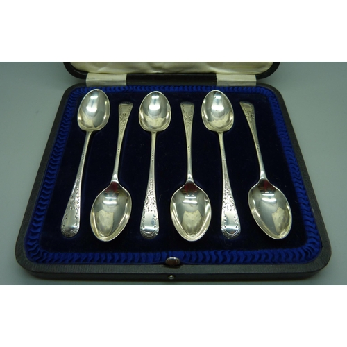 889 - A cased set of six silver spoons, 116g