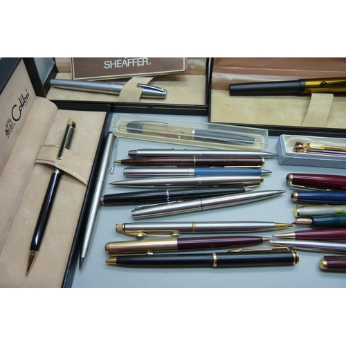 911 - A collection of pens, Sheaffer, two Parker Junior with 14ct gold nibs, one lacking cap, also a colle... 