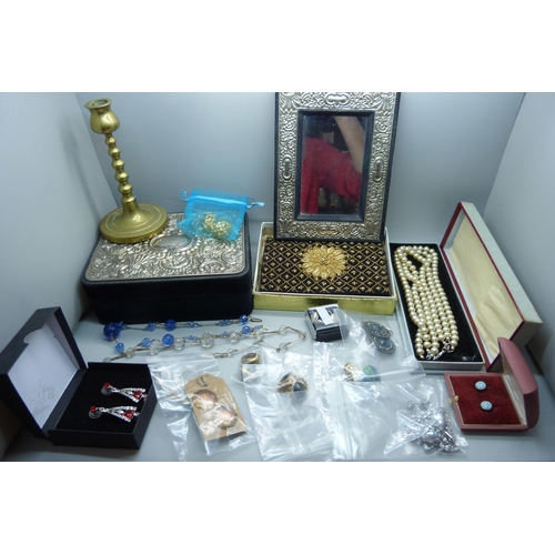 913 - Costume jewellery, necklaces and earrings, a jewellery box, a photograph frame, a purse and a candle... 