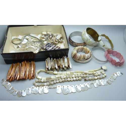 914 - A collection of mother of pearl jewellery