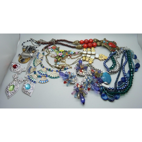 916 - Eight statement necklaces