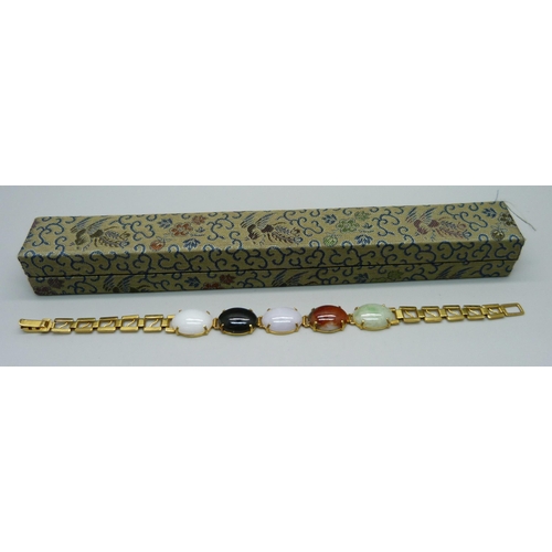 927 - A yellow metal Chinese multi-coloured jade cabochon set bracelet, marked 14k, total weight 15.9g