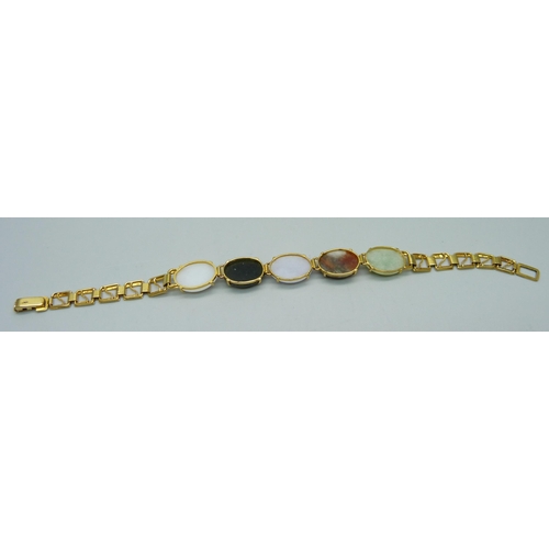 927 - A yellow metal Chinese multi-coloured jade cabochon set bracelet, marked 14k, total weight 15.9g