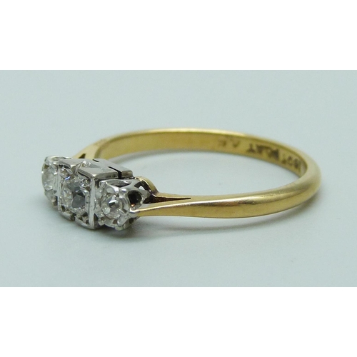 934 - An 18ct gold Art Deco three stone diamond ring, 2.7g, N