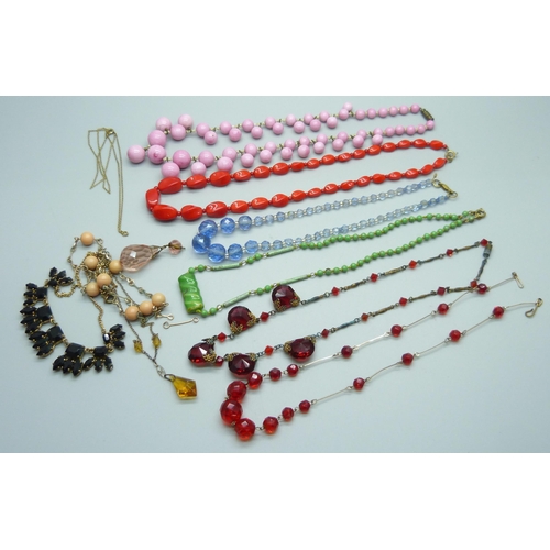 938 - Ten vintage necklets