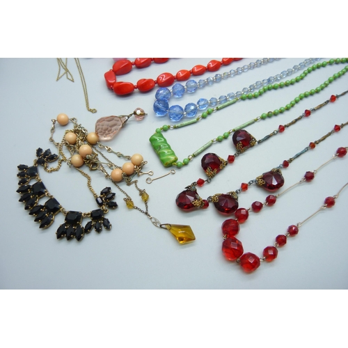 938 - Ten vintage necklets