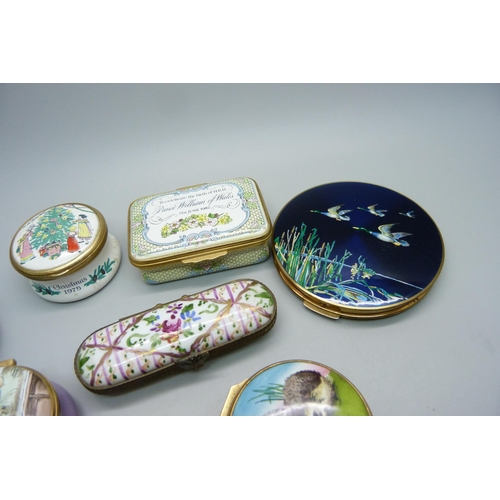 946 - A Stratton compact, a French patch box, and six enamelled boxes comprising three Crummles, two Bilst... 