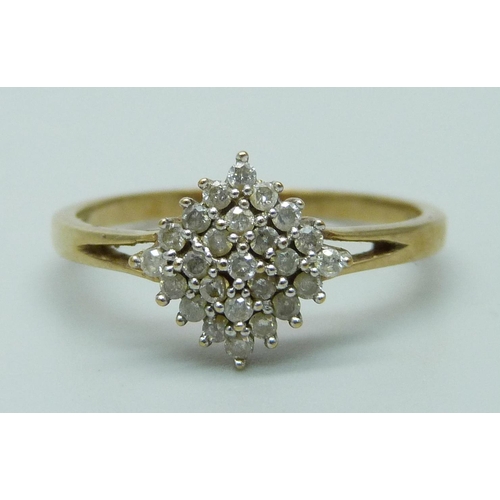 950 - A 9ct gold and diamond cluster ring, 1.8g, O