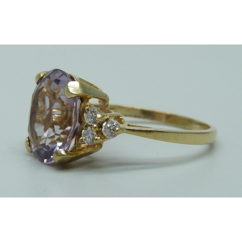 953 - A 9ct gold, amethyst and CZ ring, 3.1g, O